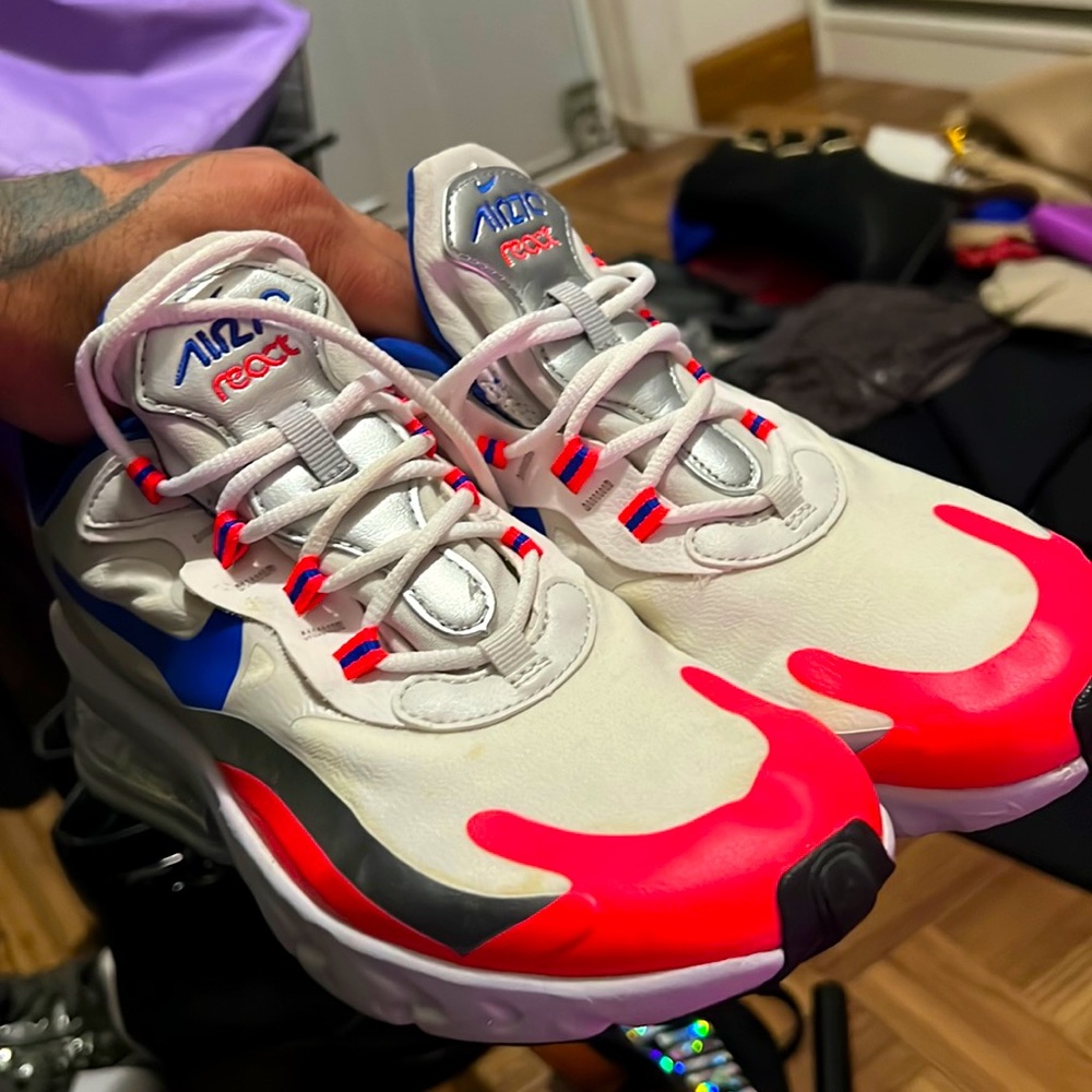 Nike AirMax white blue and infrared nice workout shoes 4.5